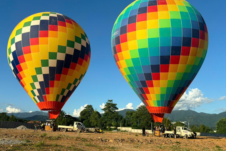 Vang Vieng: Hot Air Balloon Ride with Hotel Pickup