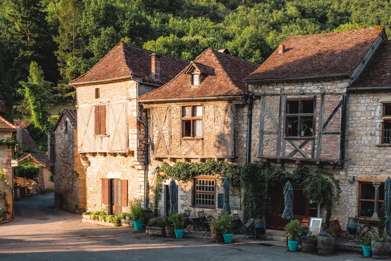 Tour of Saint-Cirq-Lapopie, an iconic village in southwestern France