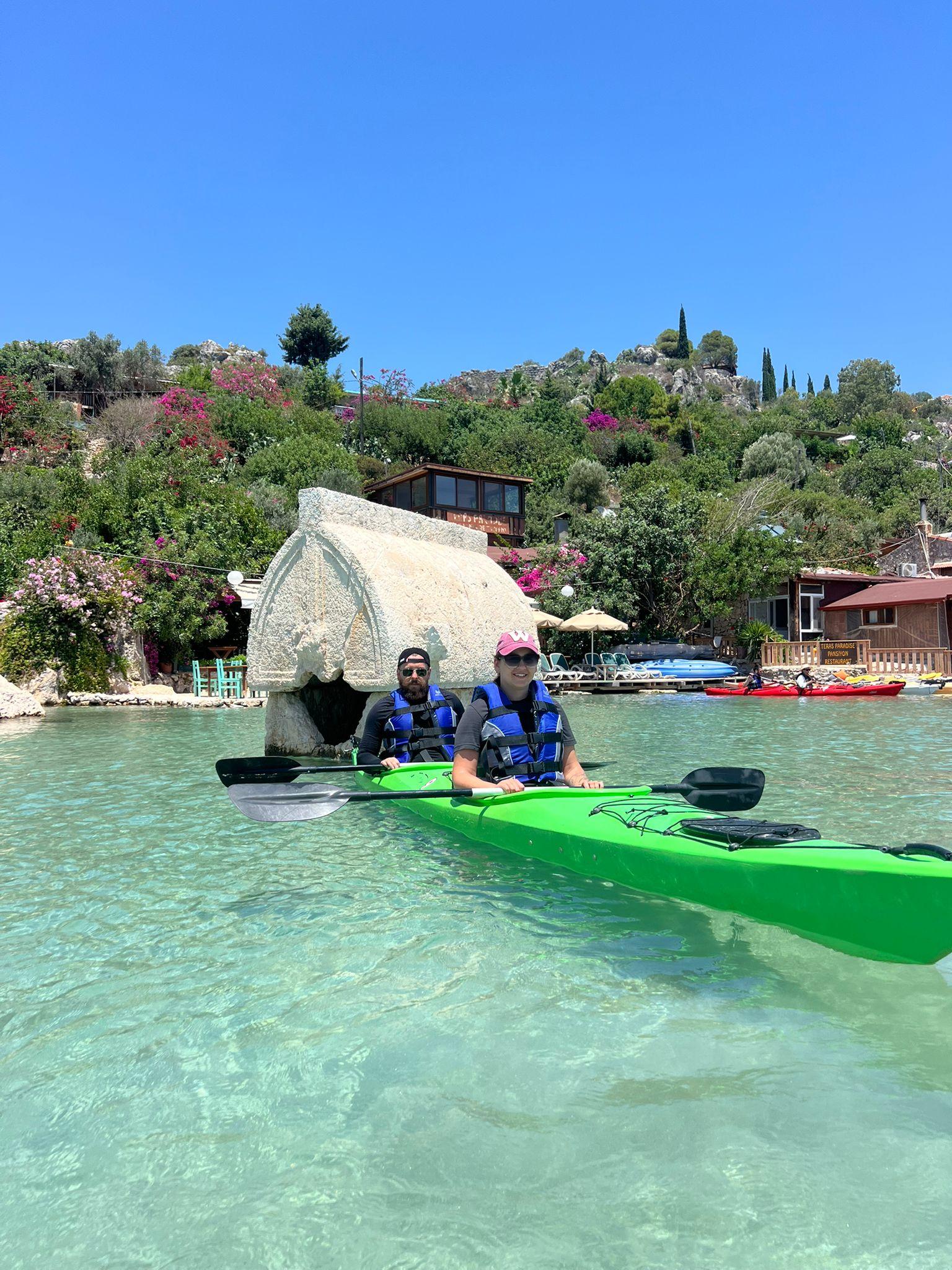 Ab Fethiye: Tour im Seekajak in Kekova mit Mittagessen