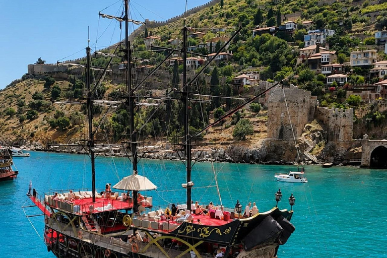 Alanya: romantic and party Boat with Lunch Drinks,Transfers Alanya: PirateBoat Trip Lunch Swimming Breaks (No transfer)