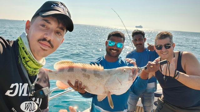 Dubai: Privé diepzee vistrip met BBQ
