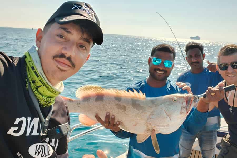 Dubai: Privater Tiefsee-Angelausflug mit BBQ des Fangs. Foto: GetYourGuide Dubai: Privater Tiefsee-Angelausflug mit BBQ des Fangs. Foto: GetYourGuide