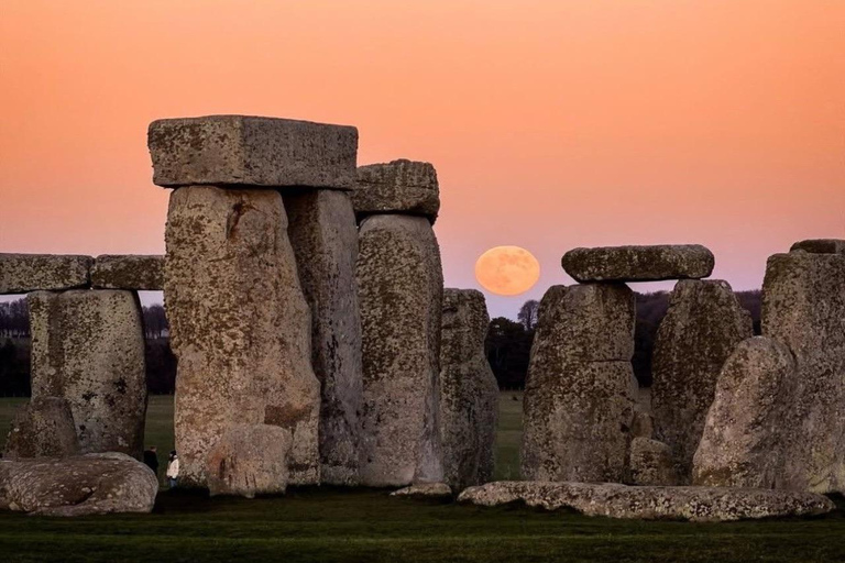 From London: Stonehenge & Bath Private Day Tour