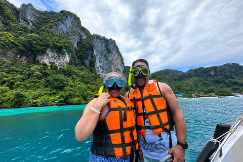 Phuket: Phi Phi & Maya Bay Day Trip + Park Fee & Lunch