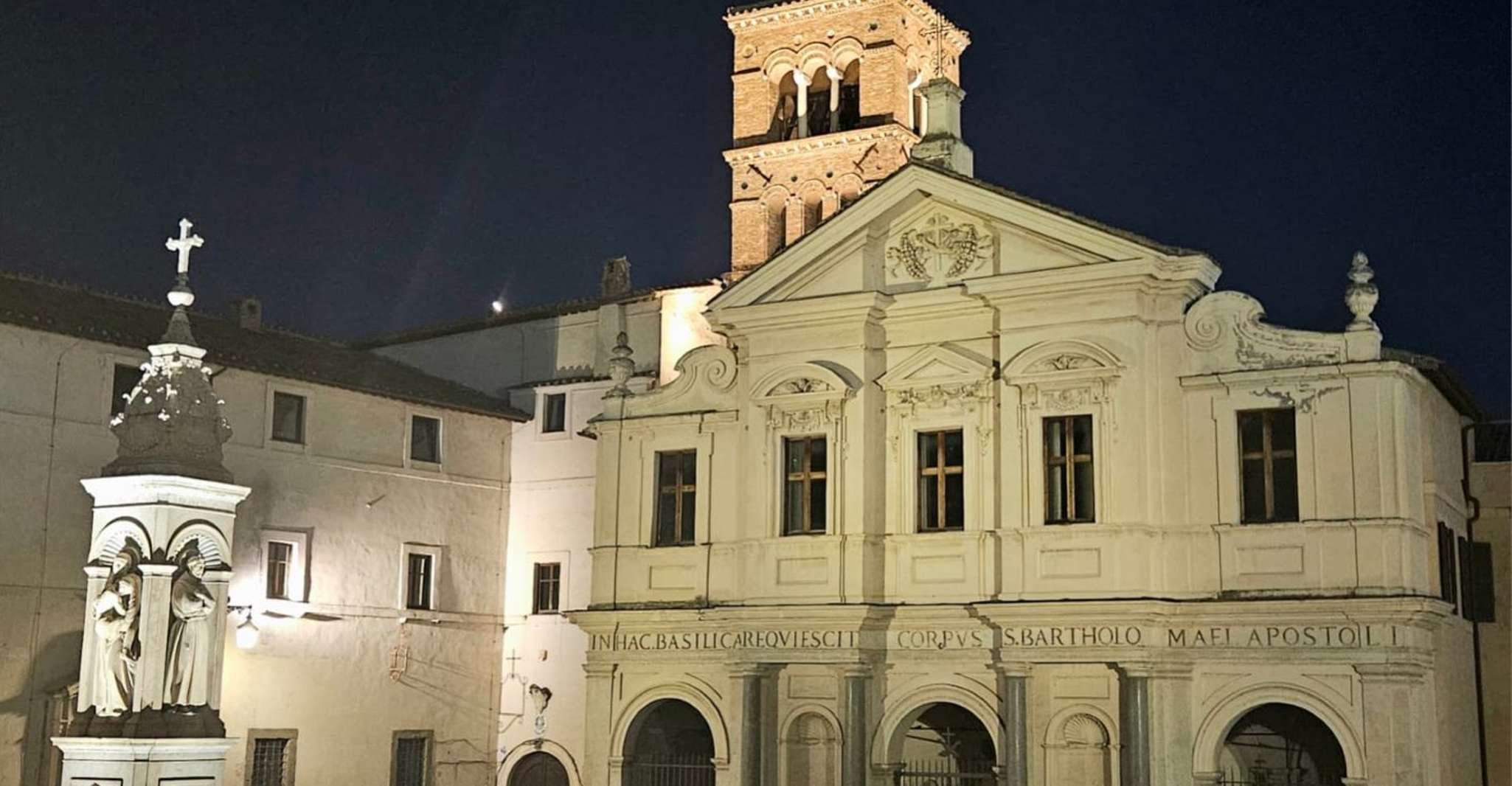 The Shadows of Rome, Between Legends and Spirits - Housity