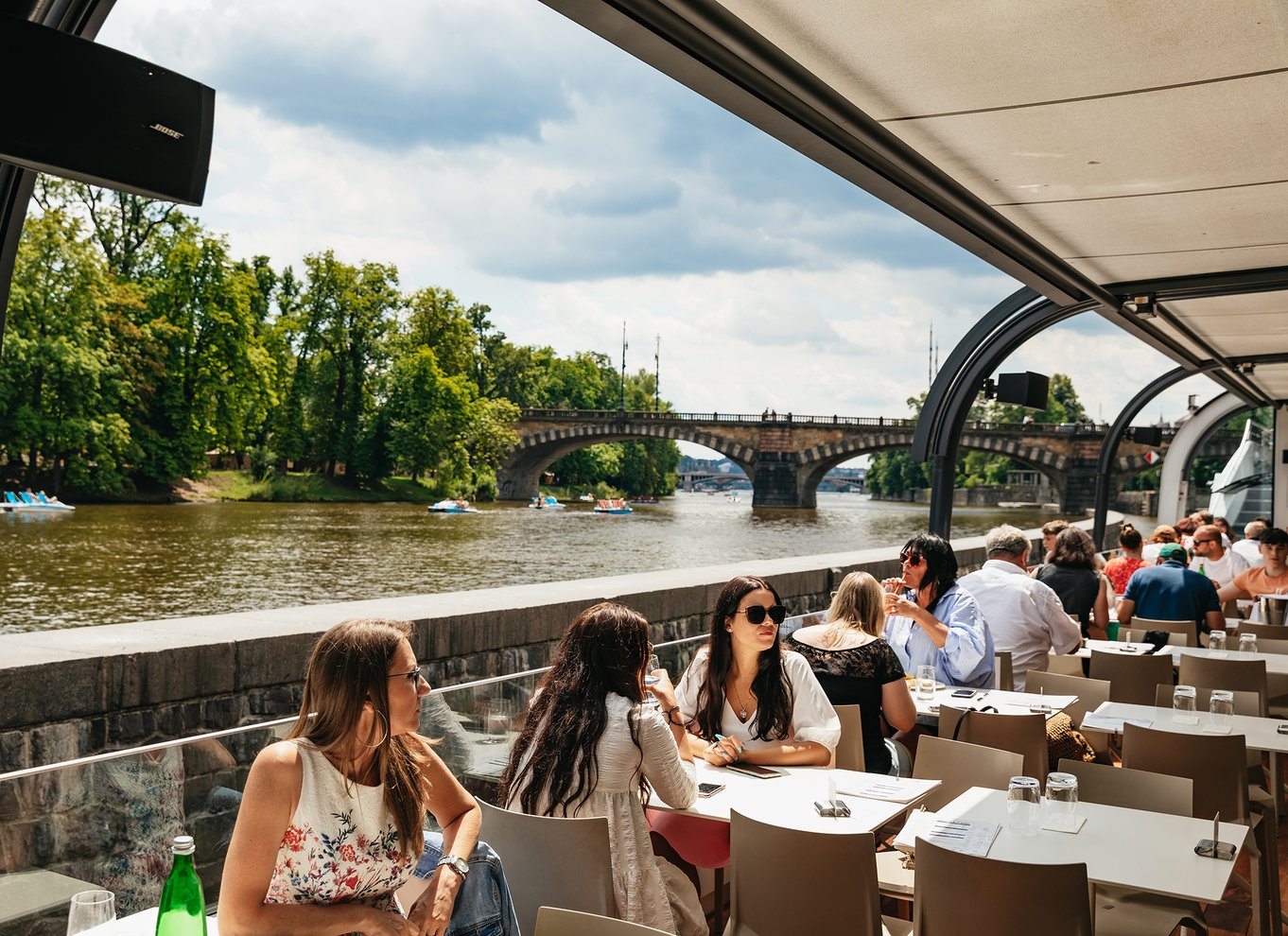 Prag: Frokostkrydstogt på Moldau i en åben glasbåd