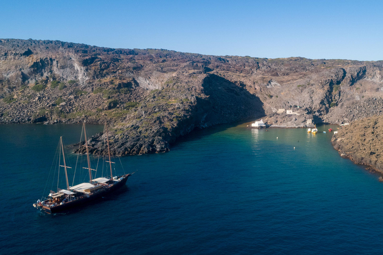 Santorini: Volcano, Hot Springs and Thirasia Cruise