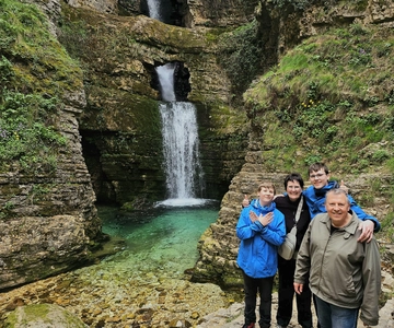 Vanuit Vlore:Brataj brug, Nivica Canyon & Peshtura waterval