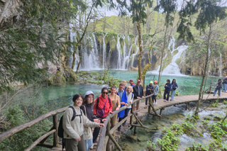 From Zagreb: Transfer to Split & Plitvice Lakes Guided Tour