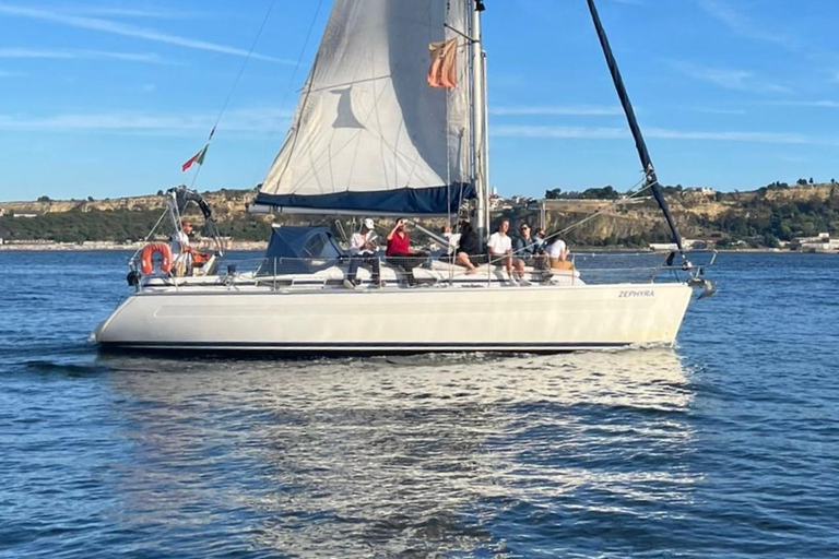 Lisboa:Sunset Sailing Tour at Tagus River with welcome drink