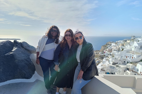 Santorini: Small Group Sightseeing Tour with a Local Guide