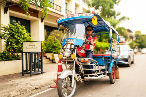 Vientiane: Guided City Tour by Tuk-Tuk with Entry Tickets