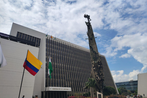 Medellín: Tour guiado a pie con paradas gastronómicas