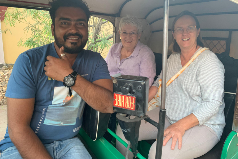 Jaipur: Tour noturno de Tuk-Tuk com um motorista local amigávelTuk-Tuk noturno