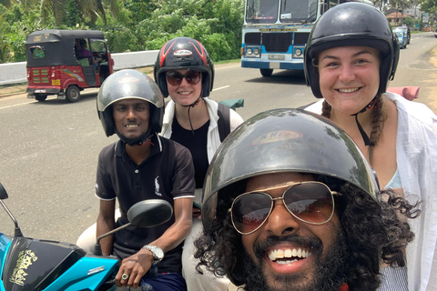 Galle: Private Full-Day Scooter Tour with Lunch and Guide Scooter Tour with a Swim