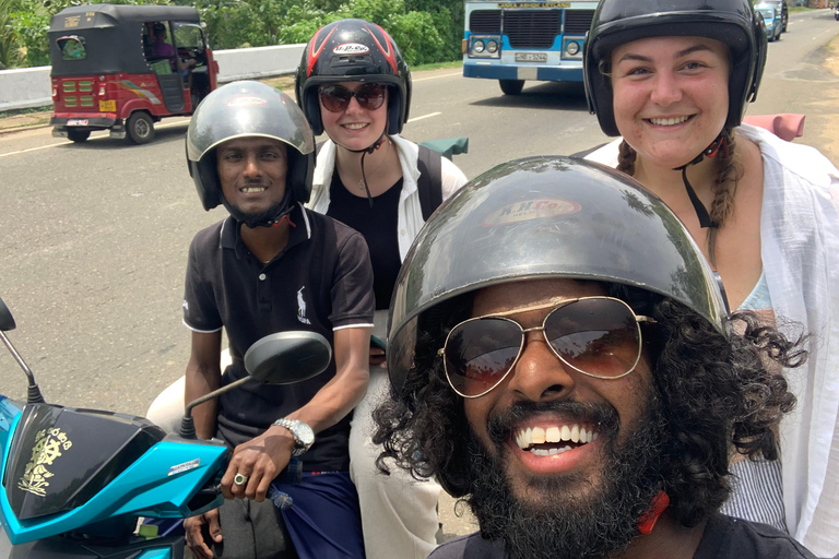 Galle: Private Full-Day Scooter Tour with Lunch and Guide Scooter Tour with a Swim