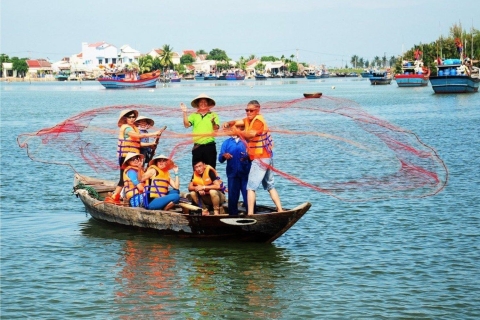 Excursión a Hoi An en barco con cestas, fabricación de linternas y clase de cocinaExcursión en barco de cestas, fabricación de linternas y clase de cocina