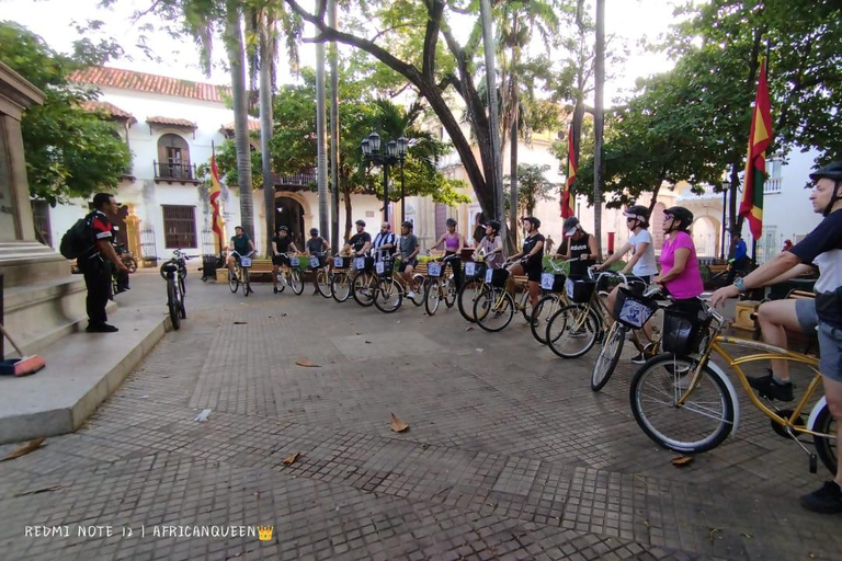 Cartagena: Ruta Histórica, Cultural y Graciosa en Bicicleta