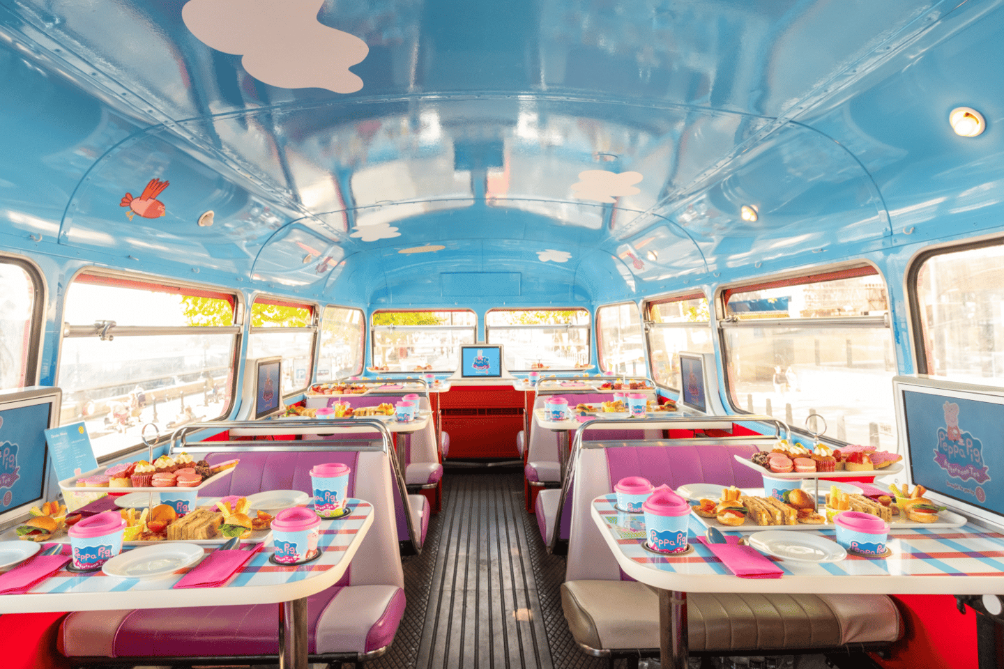 London: Peppa Pig Nachmittagstee-Busrundfahrt mit Audioguide