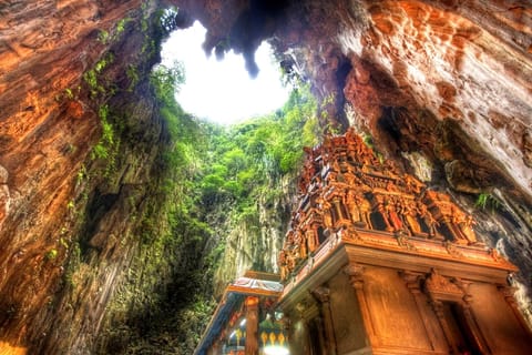 Kuala Lumpur: Batu Caves & Petronas Towers Guided Tour