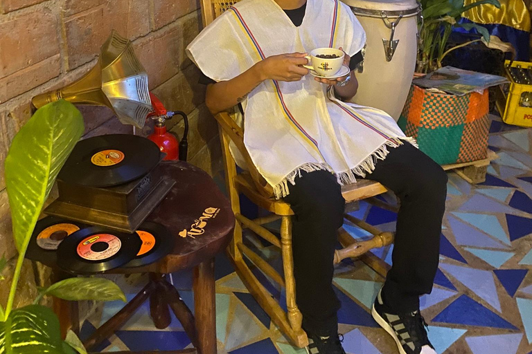 Medellín: Calle 10 Food Tour with Tastings and Guide