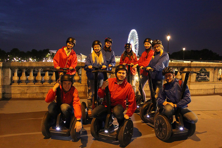 Paris à noite: Tour noturno de Segway com um guia localTour noturno de Segway para grupos