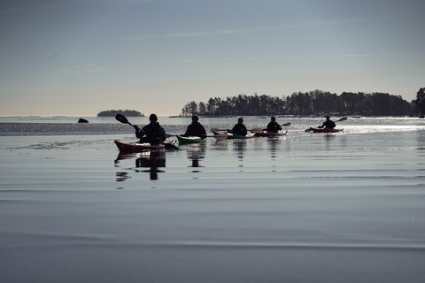 Helsinki: Zimowy spływ kajakowy po wschodnim archipelagu Helsinek