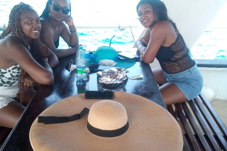 Mtwapa Creek: romantic Sunset Cruise in calm waters