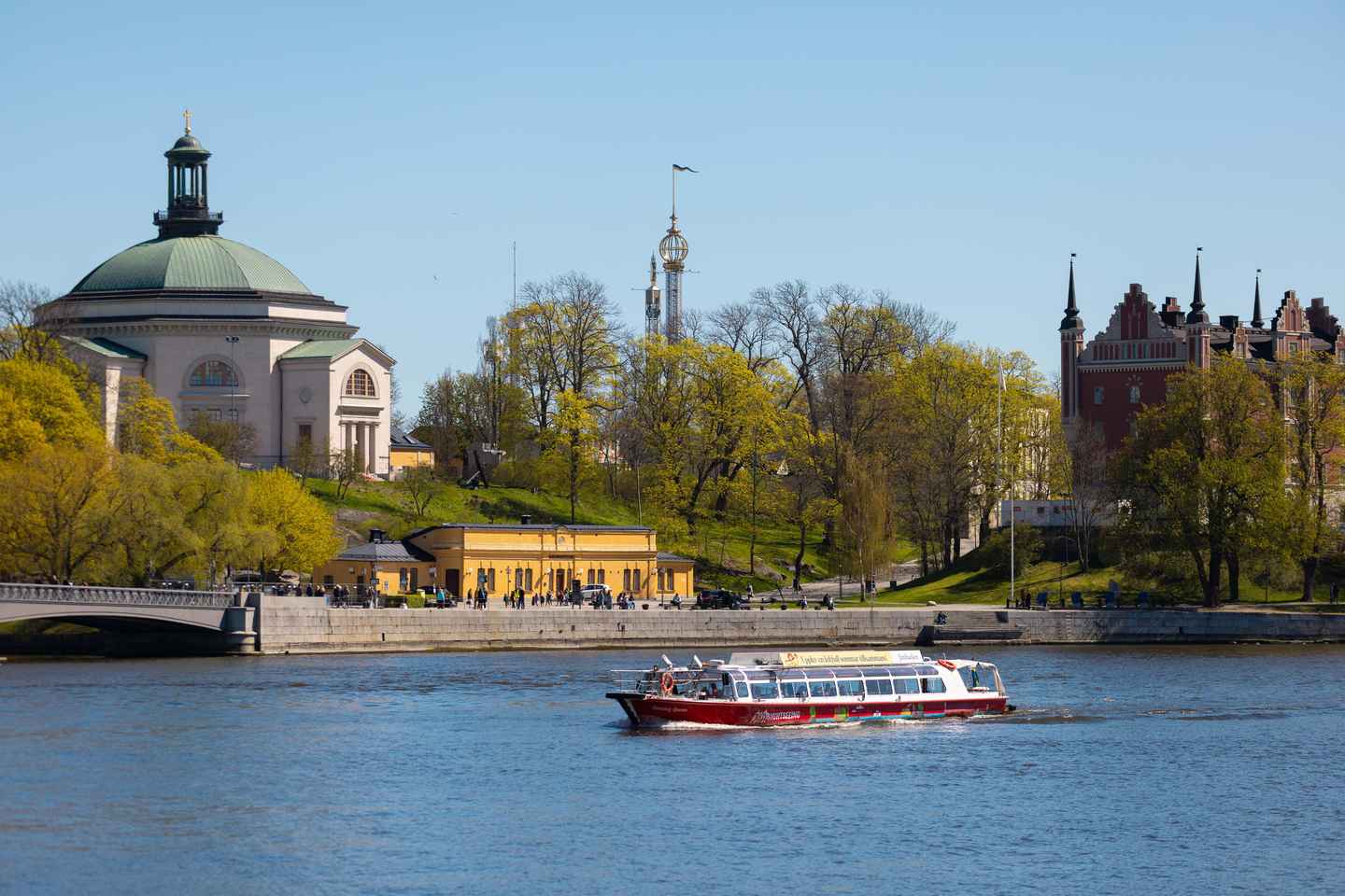 Stockholm: City Cruise with Fresh Pizza