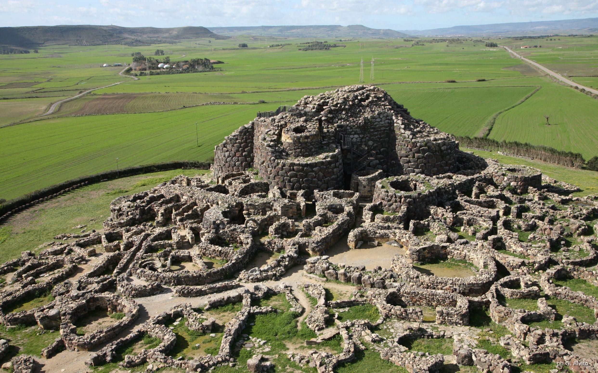 Cagliari: Nuraghe Barumini und Giara Park mit Weinverkostung