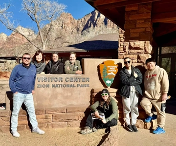 Las Vegas: Zion National Park Group Tour with Lunch