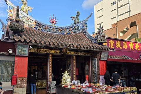 Taipei Private Tour: Heights, Heritage & Local Life Sunset & Night Market