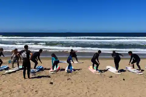 Ensenada: Surf-, Paddel- oder Board-Lektion am Strand