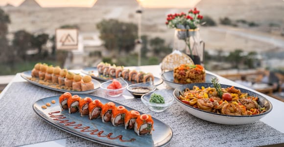 Giza: Dinner with Pyramids All Around You at Rooftop7000