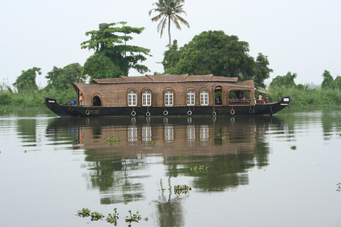 Munnar &amp; Alleppey 3N/4D Exklusiv resa med husbåtsvistelse