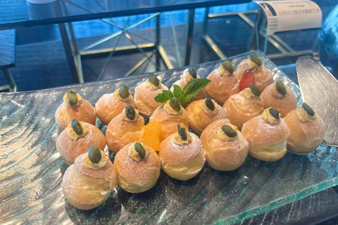 Macau Tower Sky Buffet & Observation Deck Ticket Buffet dinner（18:30-22:00）& sightseeing floor ticket