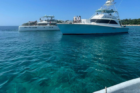 Puerto Plata: Catamaran Party with Snorkeling and Open Bar