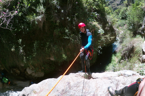 Río Verde z Granady: doświadczenie kanioningu.