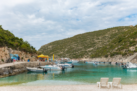 Au départ de Porto Vromi : Excursion en bateau sur la plage de Navagio, où se trouvent des épaves.