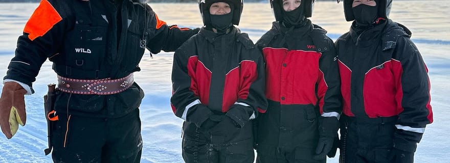 Ivalo : safari privé en motoneige, rencontre et nourrissage des rennes, déjeuner