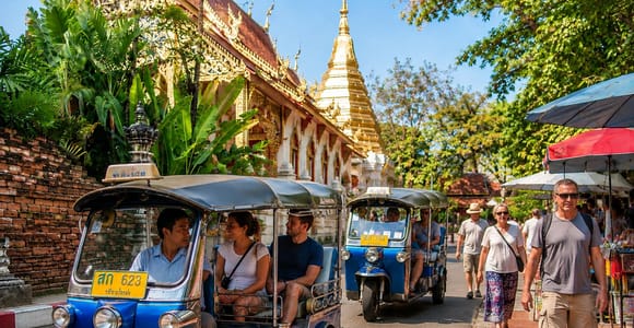 Chiang Mai: Old City Guided Tuk-Tuk Tour with Market Visit