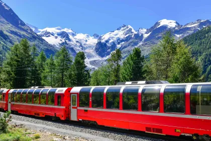 Von Mailand aus: Schweizer Alpen + St. Moritz + Bernina Express Zug
