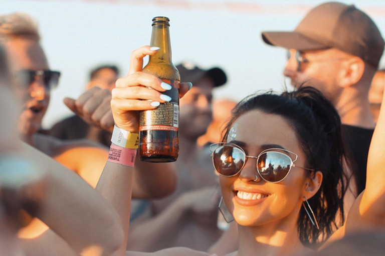 Majorque : Soirée en bateau avec DJ, déjeuner et entrée en boîte de nuit