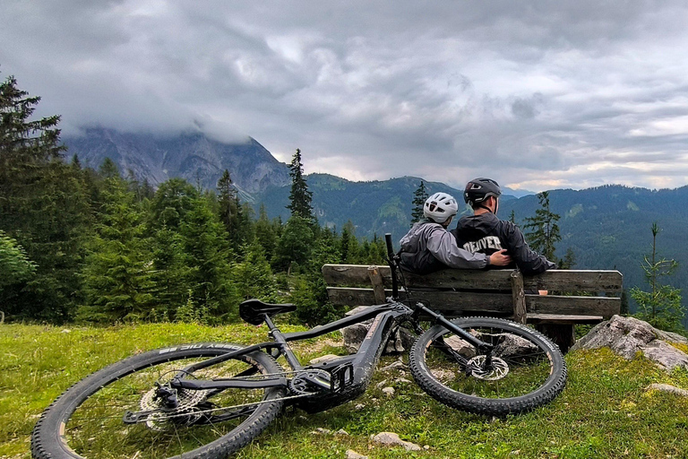 Salzkammergut: Geführte E-Bike Tour auf die Almen in Gosau und Hallstatt