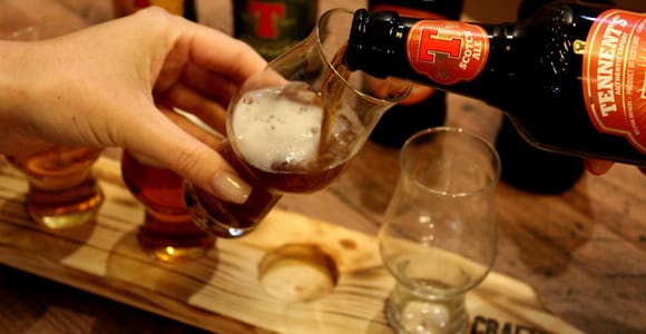 Glasgow: Bierflug mit einer Haggis-Probe in einem Glasgower Pub