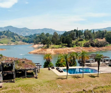 Från Guatape: Pablo Escobars herrgård, paintball och båtresa