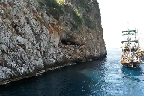 Alanya Relaxing Family Boat Tour Without Foam And Loud Music