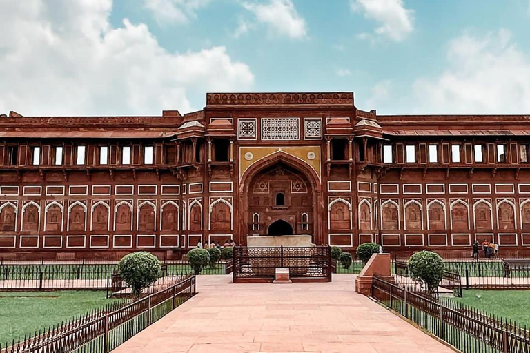 Agra: Taj Mahal och Agra Fort Hoppa över kön guidad turEndast guide-service