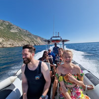 Sesimbra, Tour de lancha rápida a través del Parque Natural de Arrábida - Housity
