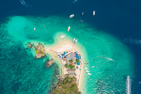 Phuket: excursión a la bahía de Maya y la isla de Khai en catamarán rápidoPhuket: excursión de un día a las islas Phi Phi y Maya Bay con almuerzo incluido